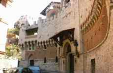 Xtrallusion photo gallery of Italy. Photos, pictures, images and photographs of the Italian Rivieras, the Italian Lakes, the Italian Alps, the Cinque Terre, the Amalfi coast and some of the most beautiful corners of Italy. Plus photos of Italian cities such as Pisa, Milan, Genoa and Rome.